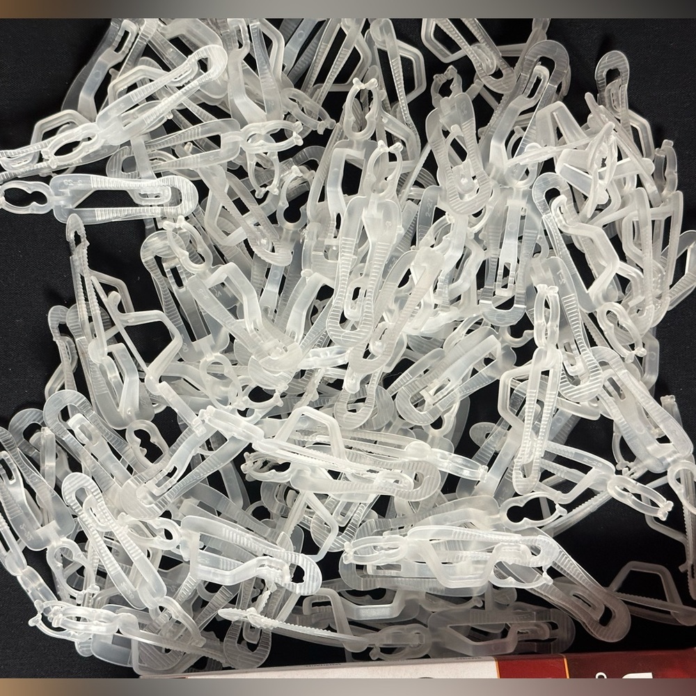 🌸 $3 if bundled Universal Light Clips for gutters shingles & tile 100 Clips NWT - Picture 12 of 12